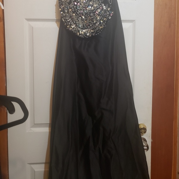 Formal 2 piece - Picture 2 of 4